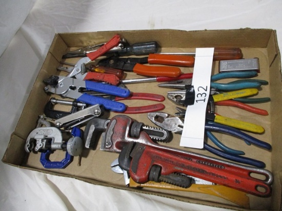FLAT OF PIPE WRENCH PLYERS