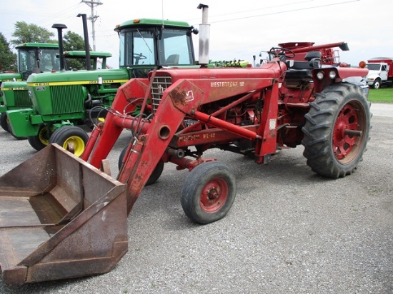 1968 IH 756 GAS TRACTOR w/ LOADER