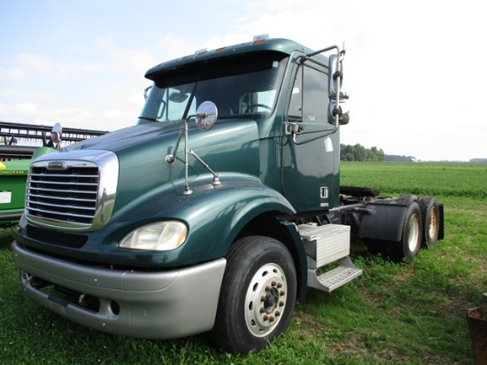 2005 Freightliner Columbia Semi