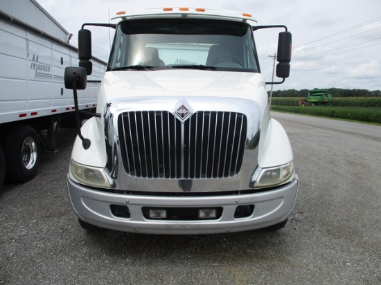 2005 IH 8600 DAY CAB SEMI TRACTOR