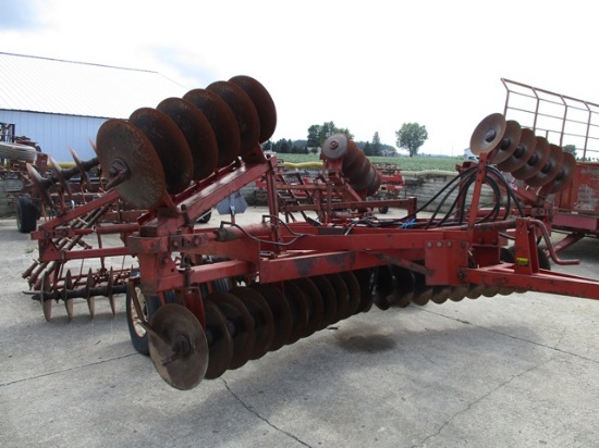 IH 475 20' HYD FOLD DISC w/ HARROW