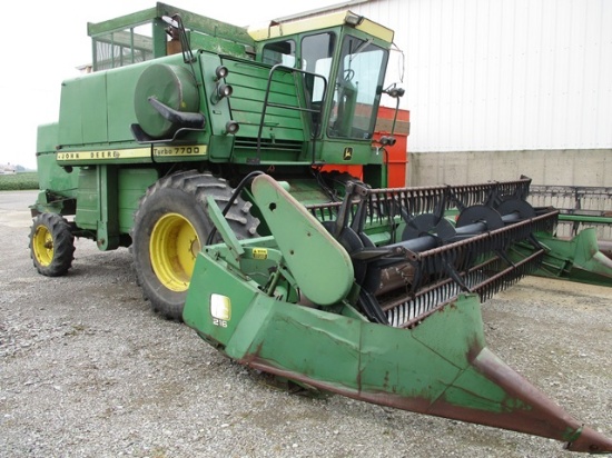 1978 JD 7700 COMBINE w/ 216 GRAIN HEAD