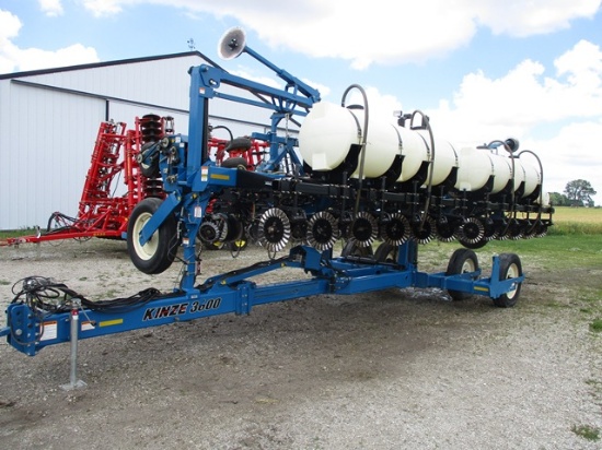 KINZE 3660 12x30 PLANTER