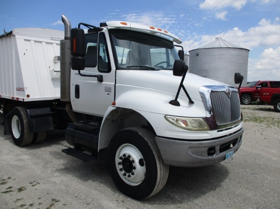 2005 IH 8500 SEMI TRACTOR