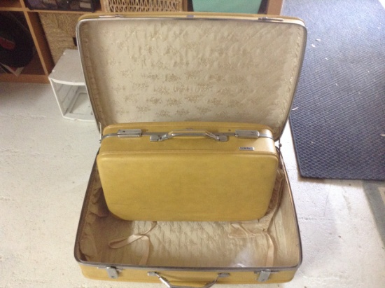 Accessories - Purse - Unisex; 2 Vintage Luggage Bags