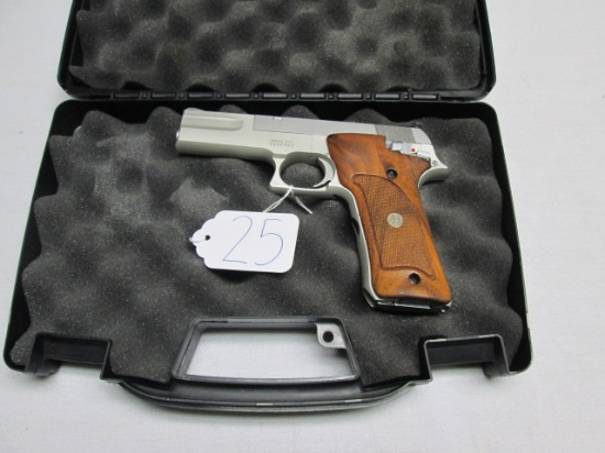 S&W .22 semi-auto pistol M622 UAD6333