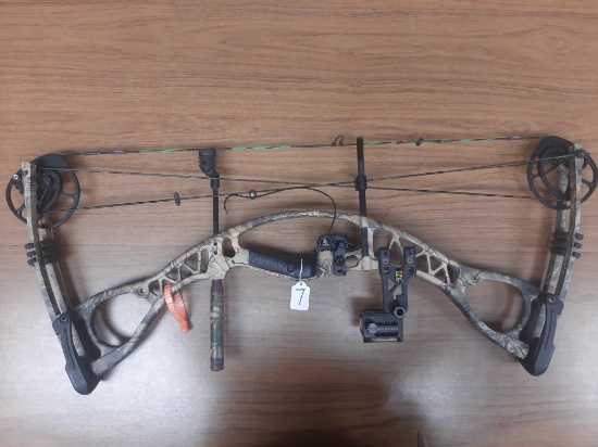Hoyt Charger camo compound bow SN 1095006