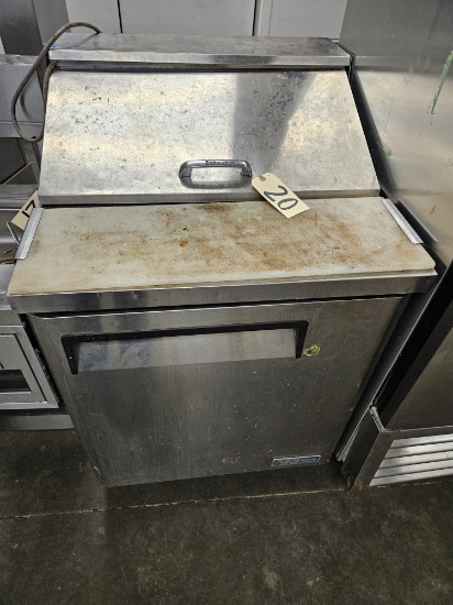 M3 Turbo Air sandwich/salad prep station-DOES NOT WORK