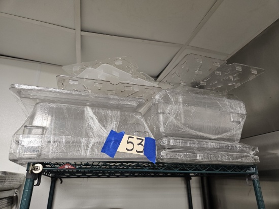 4)plastic retangular covered containers