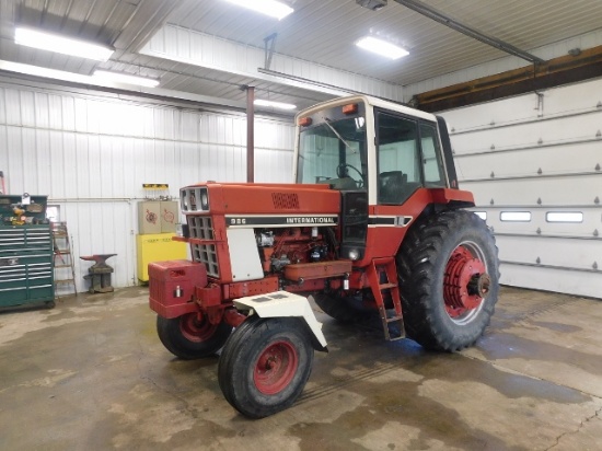 International 986 Tractor