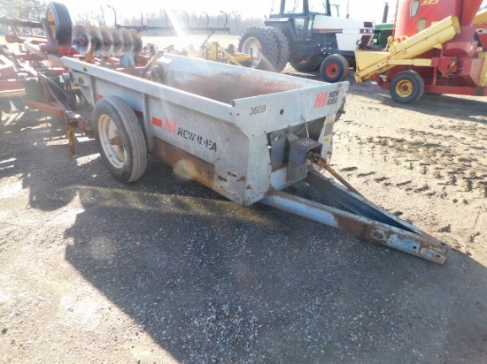 New Idea 3609 Manure Spreader
