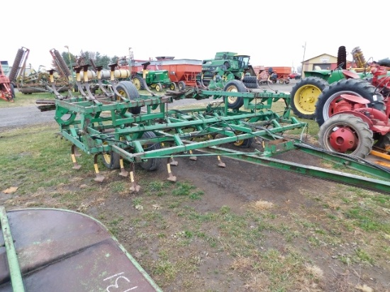John Deere 1010 Field Cultivator