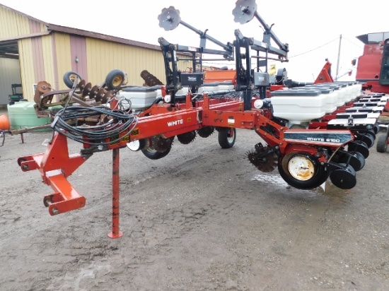 White 6180 Planter