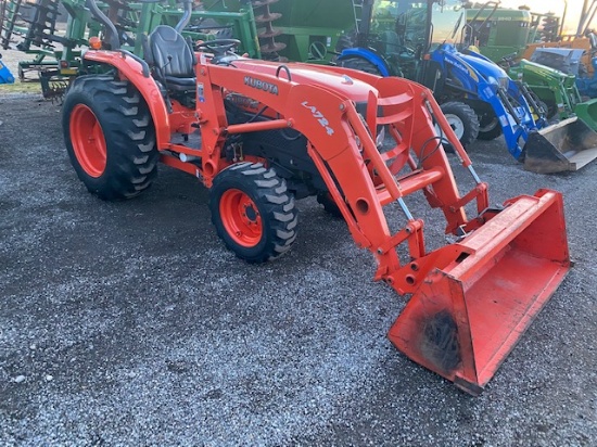 Kobota L3940 w/ Kobota Loader