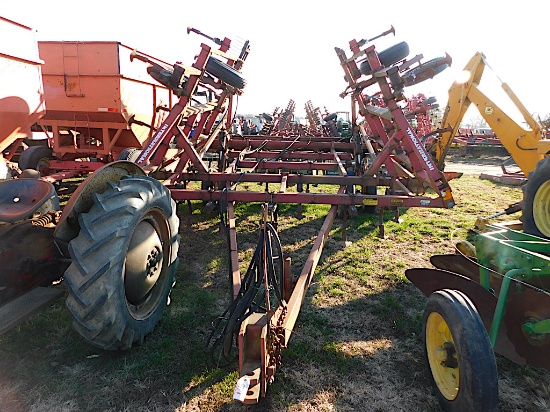 IH 4600 Field Cultivator