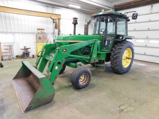 John Deere 4230 w/ JD 720 Ldr