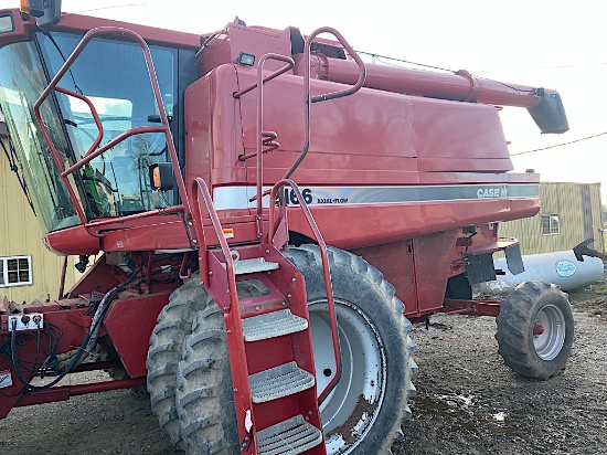 Case IH 2166 Combine