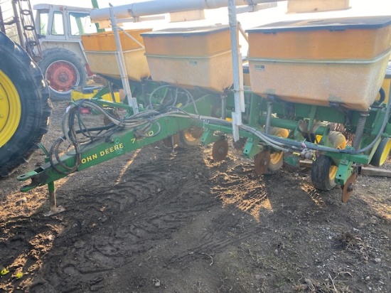 JD 7200 Planter