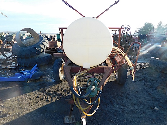 200 gal. sprayer w/ pump and booms
