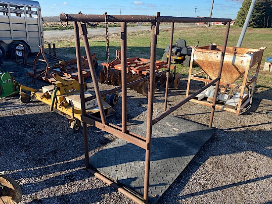 Hedge Cattle Chute
