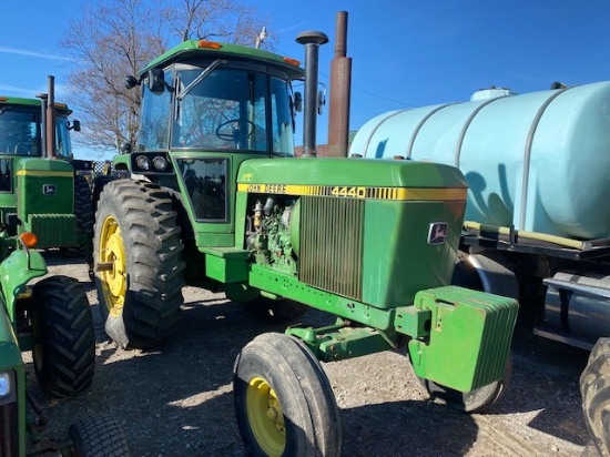 John Deere 4440