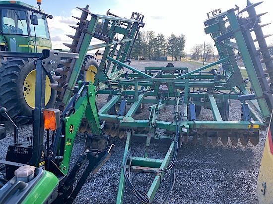 JD 724 Soil Finisher