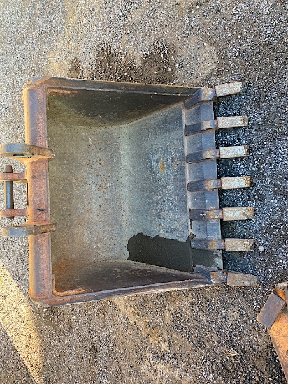 36 inch Case back hoe bucket