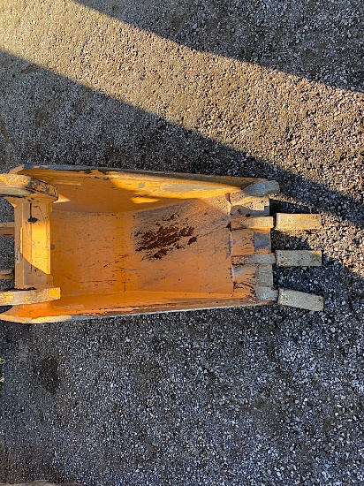 CNH 8 inch back hoe bucket