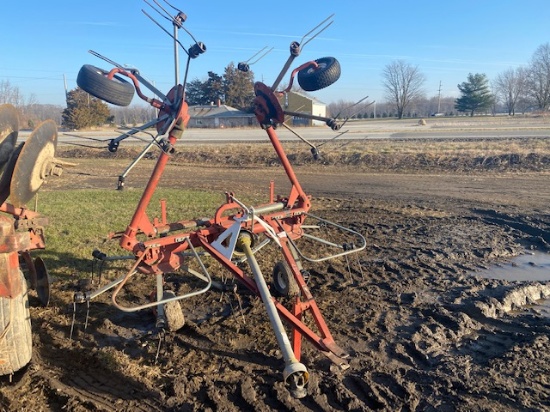 New Idea 4217 Tedder