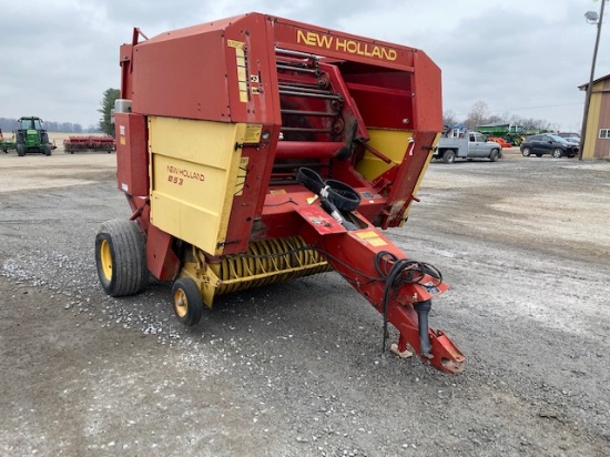 New Holland 853 Round Baler