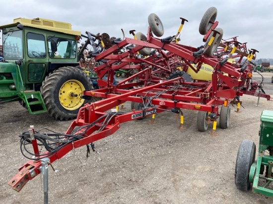 CIH 4300 Field Cultivator
