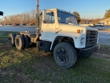 IH 1900 Semi Tractor