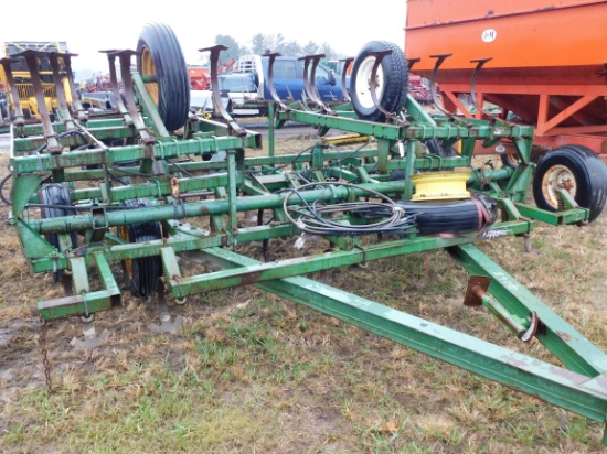 1971 JOHN DEERE 1010 FIELD CULTIVATOR