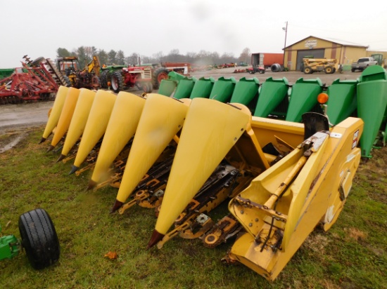 CAT 830 CORN HEAD