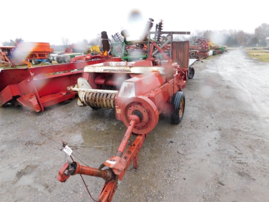 IH 430 SQUARE BALER