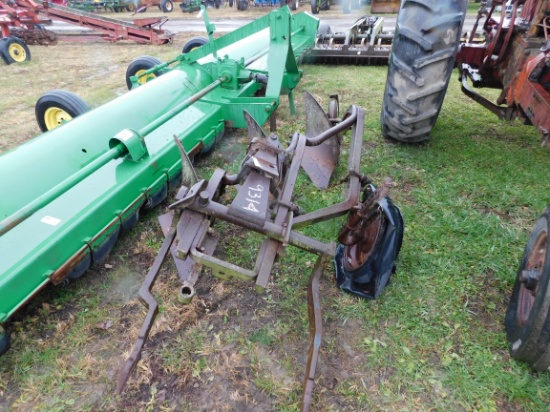 IH FAST HITCH 2 PT 3 BOTTOM PLOW