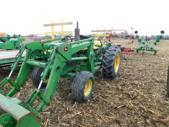 JOHN DEERE 2440 UTILITY TRACTOR W/ JD 240 LOADER