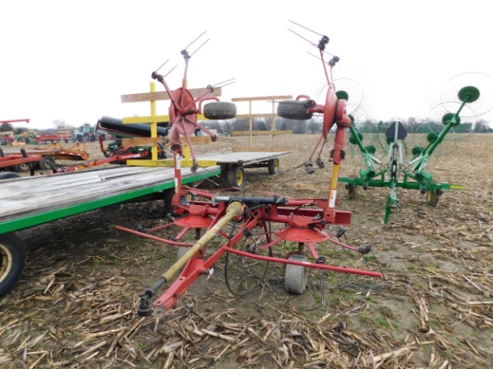 NEW HOLLAND 163 4 BASKET HAY TEDDER