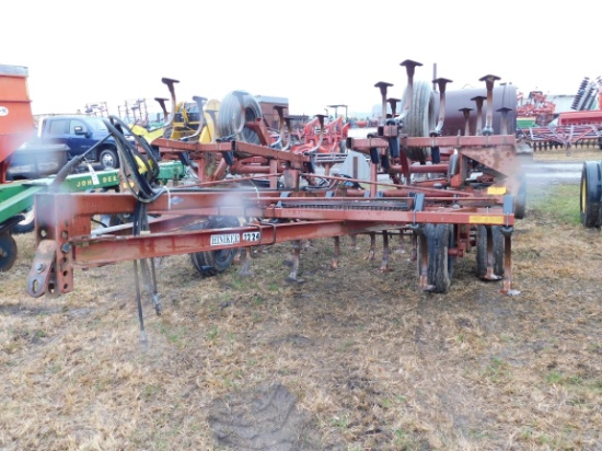 HINIKER 1224 FIELD CULTIVATOR