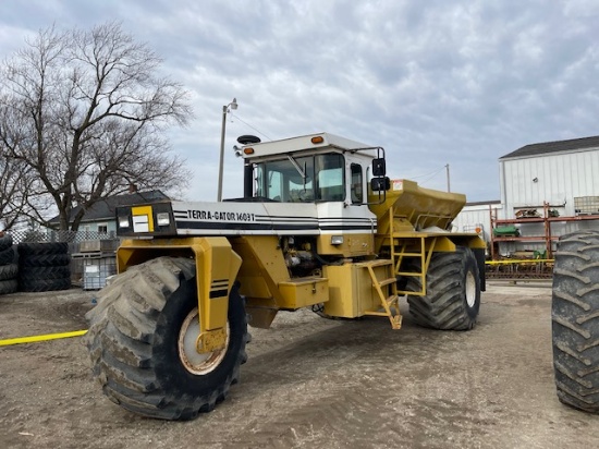 TERRA-GATOR 1603T LIME SPREADER