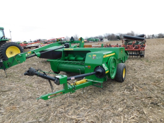 JD 338 SQUARE BALER