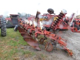 IH 720 5 BOTTOM PLOW