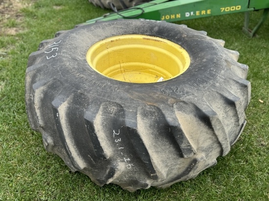 23.1X26 FIRESTONE ON 8 LUG JD COMBINE RIM