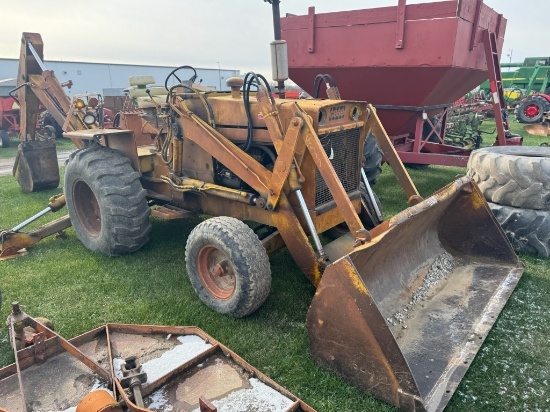 CASE 680 TRACTOR LOADER BACKHOE