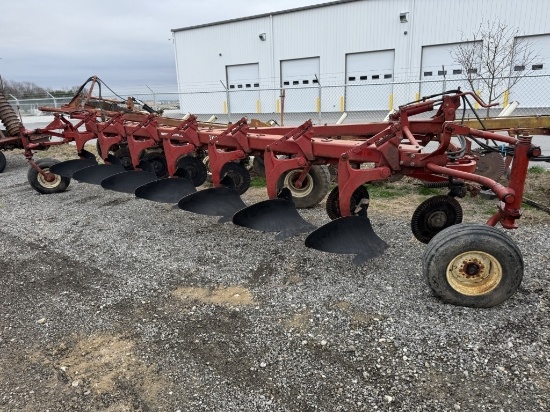 INTERNATIONAL 700 7X PLOW
