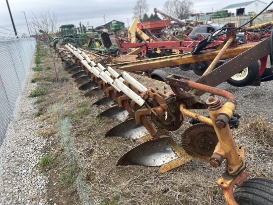 INTERNATIONAL 800 10X-18 PLOW