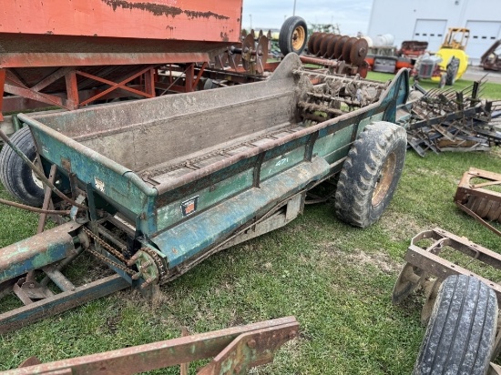 OLIVER 471 MANURE SPREADER