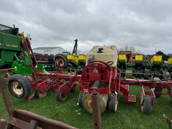 INTERNATIONAL 500 8 ROW 30 " AIR PLANTER