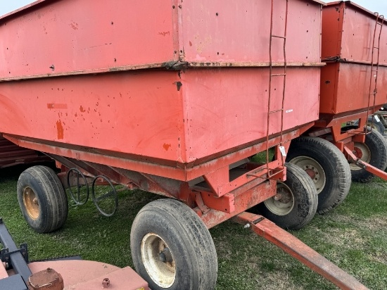 KILLBROS CENTER DUMP GRAVITY WAGON