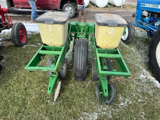 JD 7000 2 ROW PLANTER